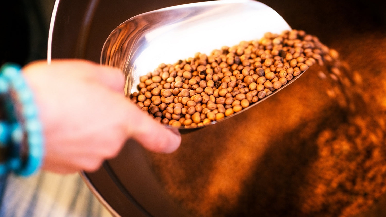 Bio-Lupinen bei der Verarbeitung von DUNKELSTEINER COFFEE